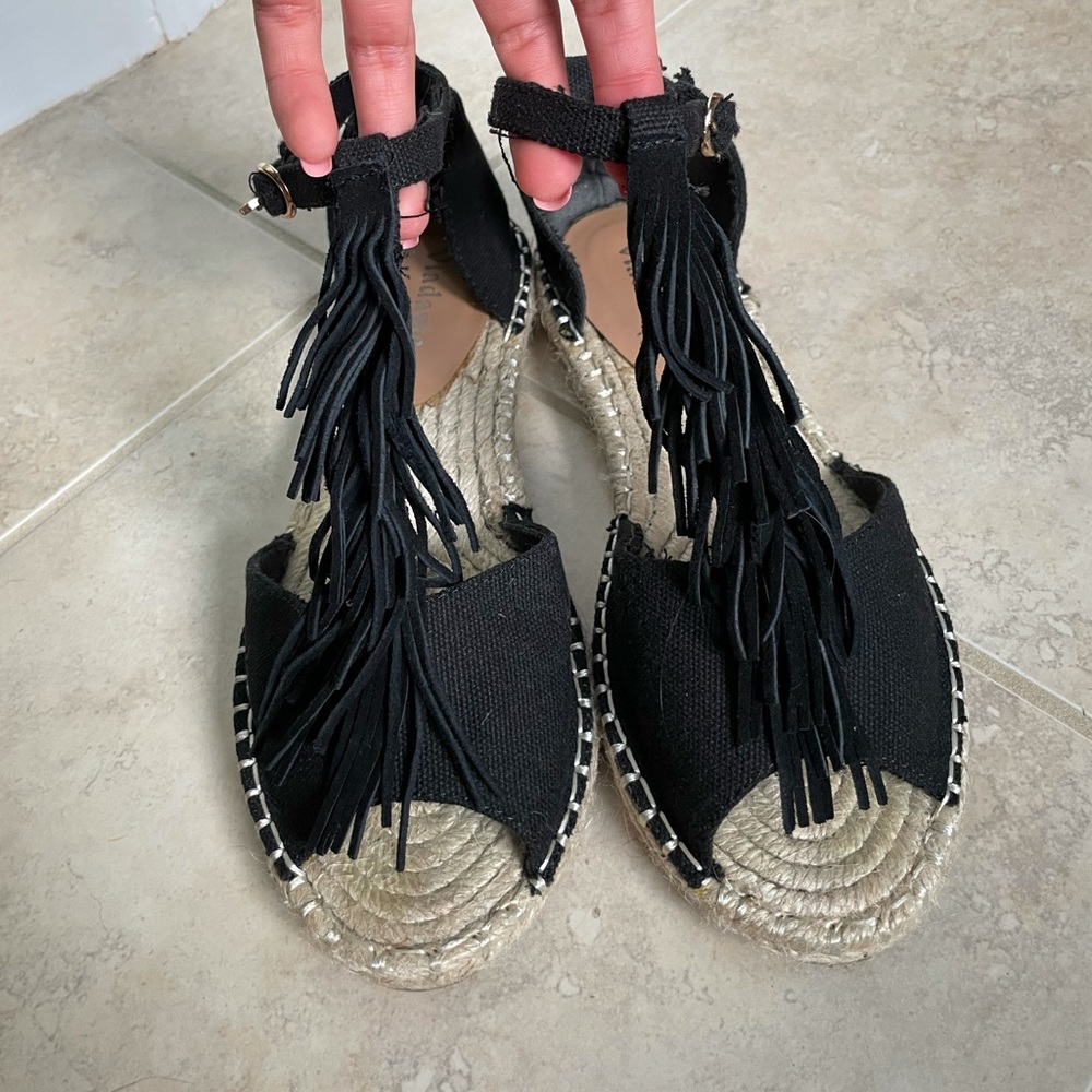 Black espadrille sandals with fringe straps